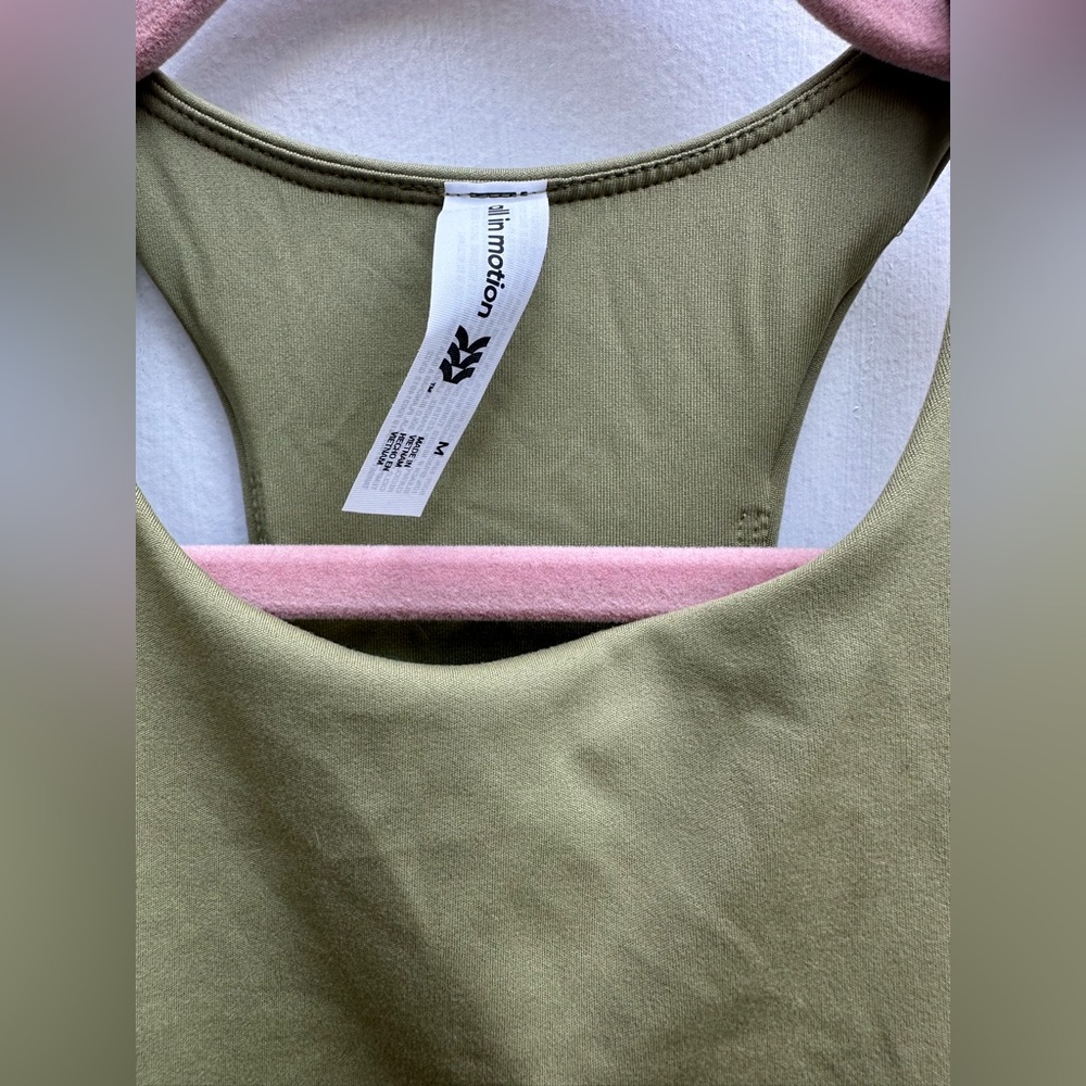 NWT! WORKOUT TOP! 💪🏼 - Picture 2 of 4